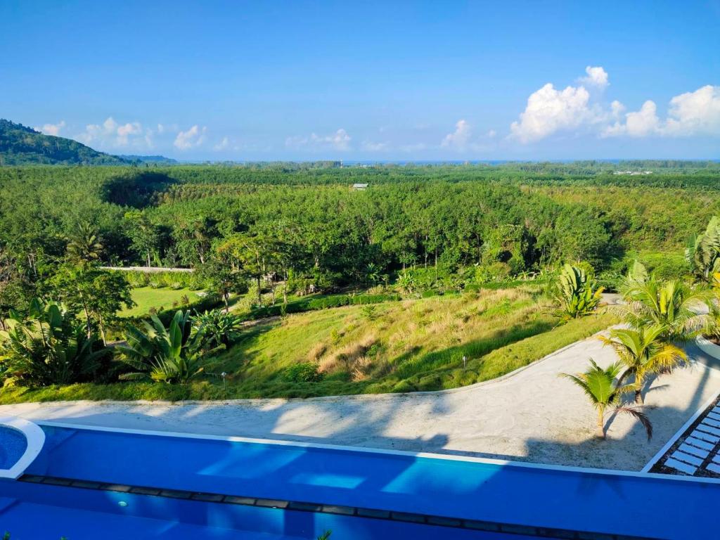 Khaolak Blue Sky Villa photo