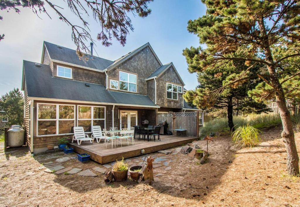 Islander, Pacific City