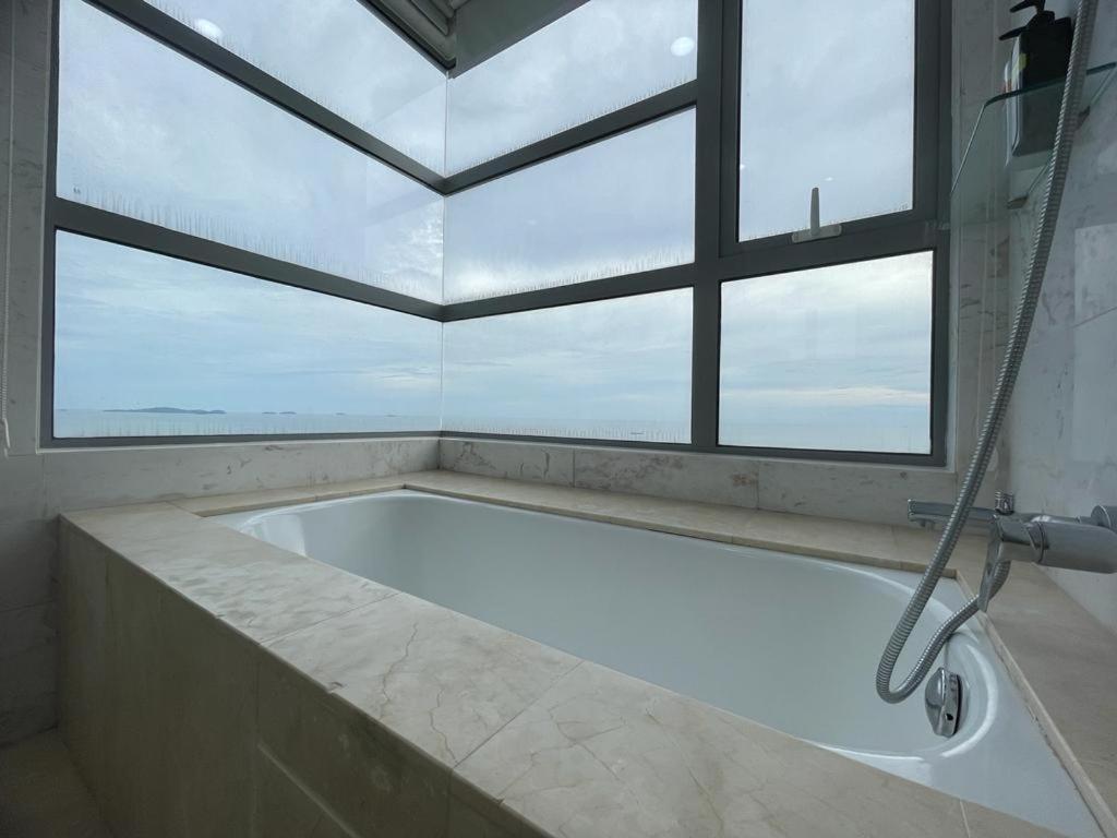 Silverscape.Res | Seaview | Balcony | 7 pax photo