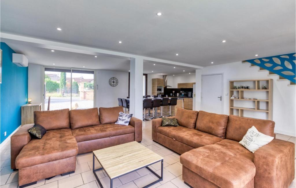 Stunning Home In Albi - 5