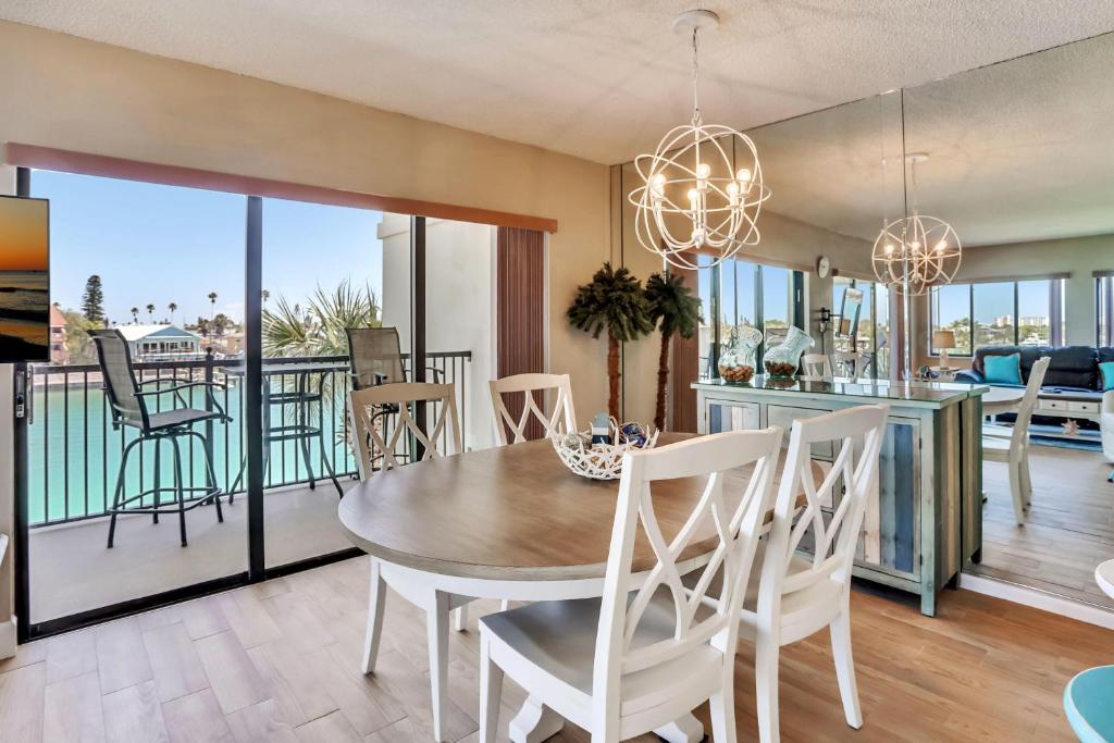 Land's End 3-301 Bay Front - Premier, St Pete Beach