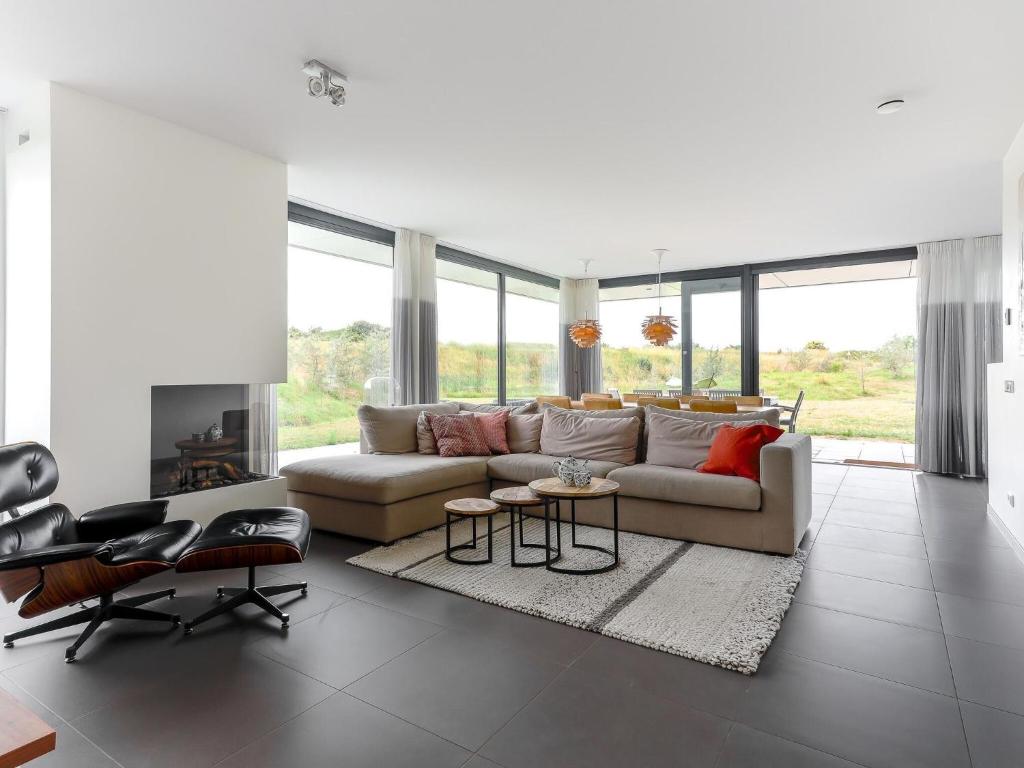 Seaside Getaway with a Beautiful Garden, Kamperland