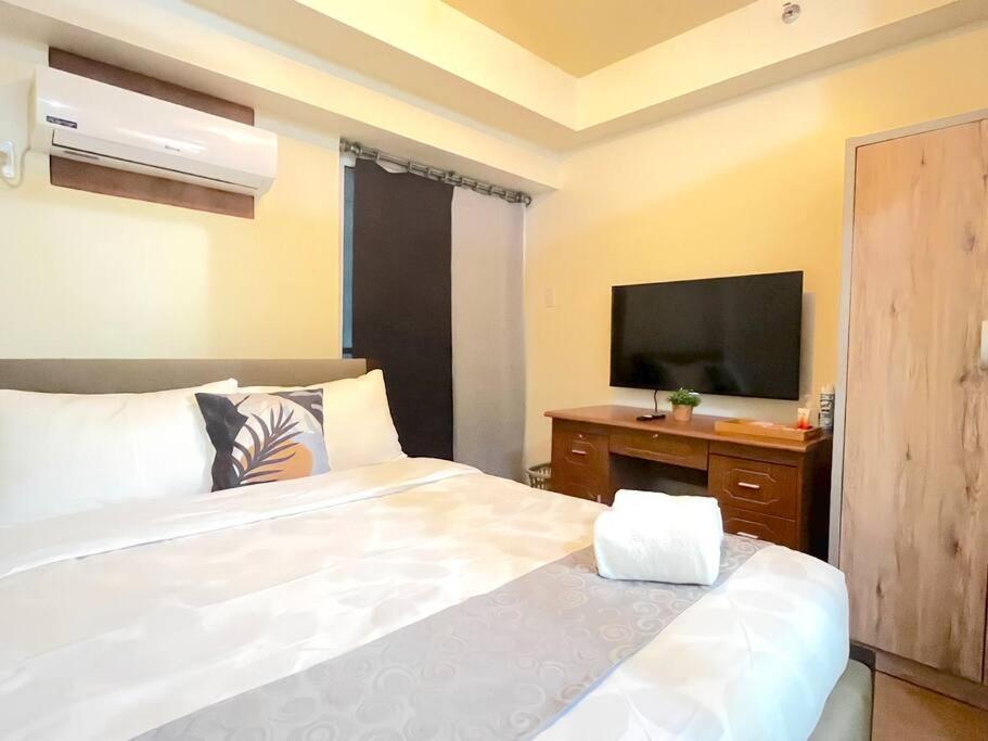Best Location and Spacious 1BR w/ WI-FI at Brixton Place, Pasig — Hotel in Manila