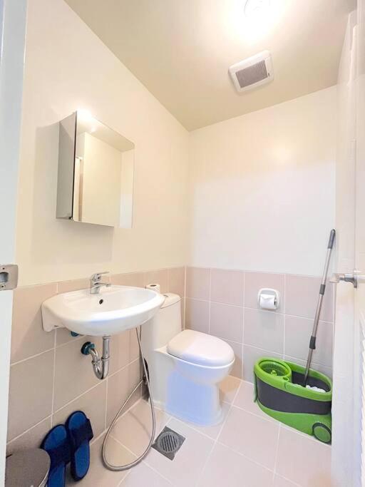 Best Location and Spacious 1BR w/ WI-FI at Brixton Place, Pasig photo