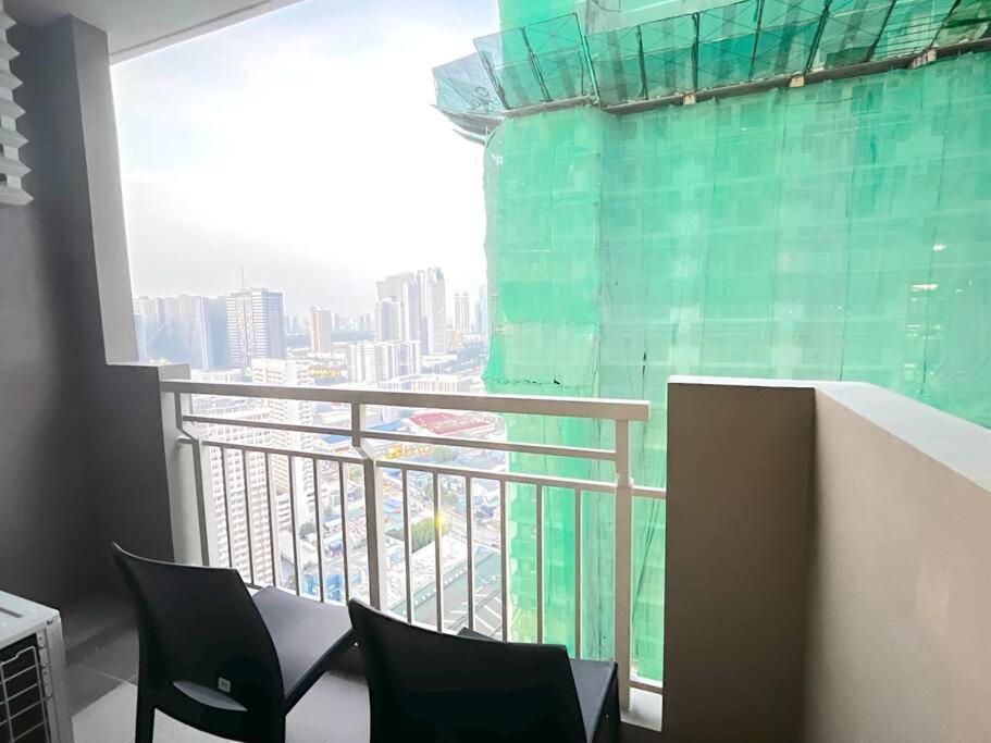 Best Location and Spacious 1BR w/ WI-FI at Brixton Place, Pasig photo