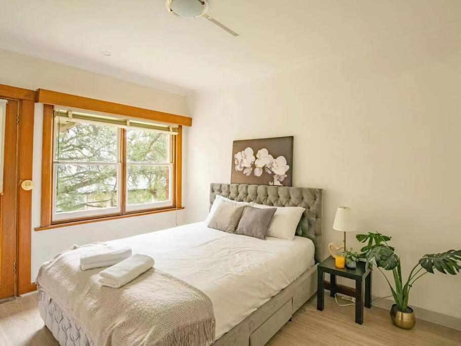 Cheerful 3-bedroom home in Moonah photo