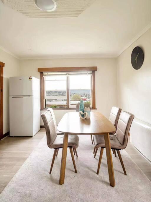 Cheerful 3-bedroom home in Moonah photo