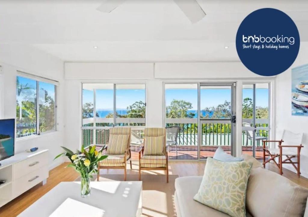 Noosa Escape 2BR Ocean Views, Walk to Beach, Noosa Heads
