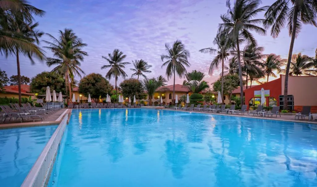 Ocean Bay Hotel & Resort，位于班珠尔的酒店