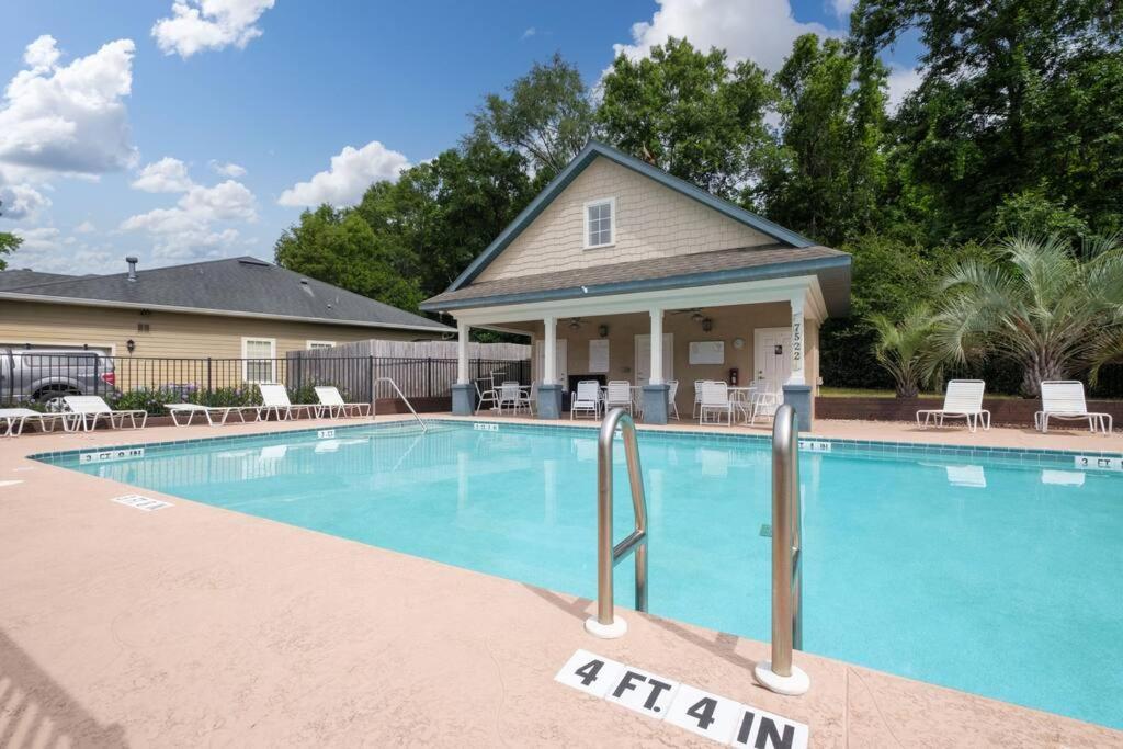 Cheerful 4Bedroom Home W Golf Course Ponds Lake