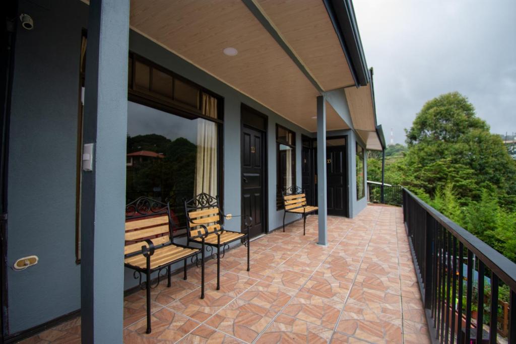 Cabinas Eddy B&amp;B — Hotel in Monteverde