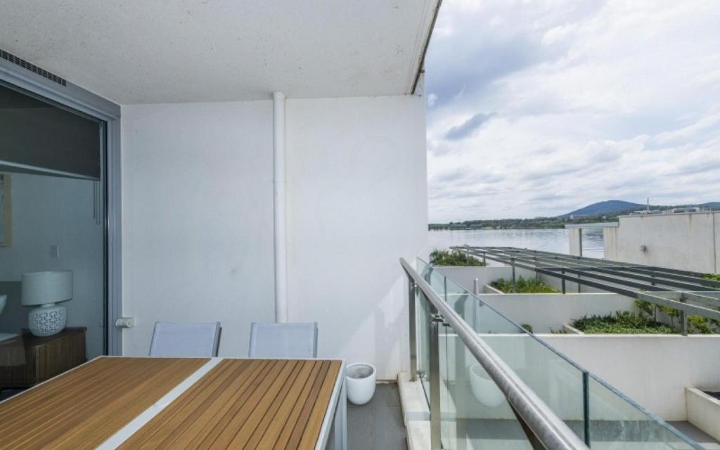 Accommodate Canberra - Lakefront photo