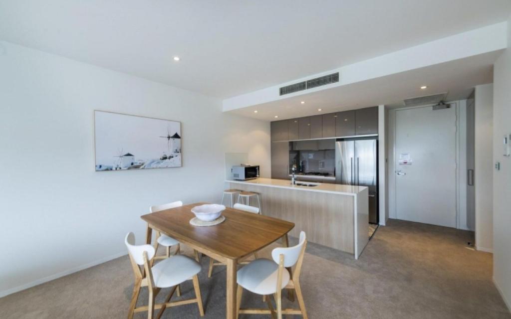 Accommodate Canberra - Lakefront photo