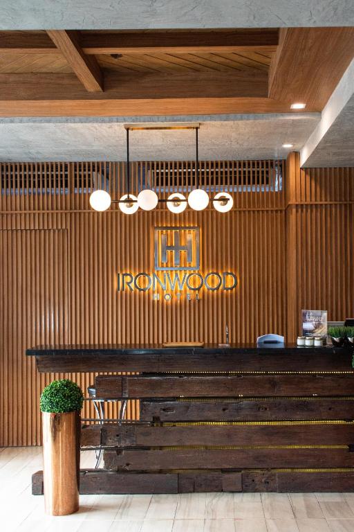 아이언우드 호텔 (Ironwood Hotel)