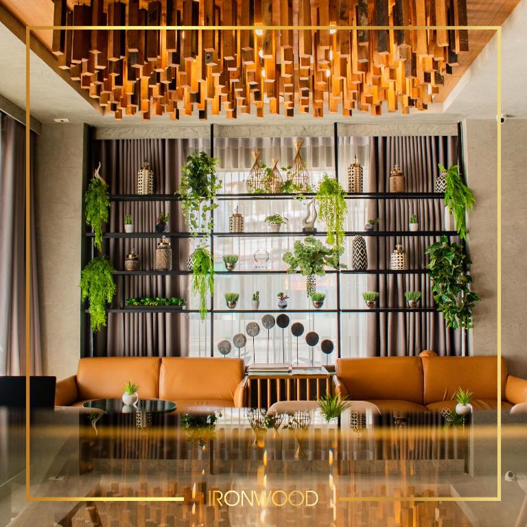 아이언우드 호텔 (Ironwood Hotel)