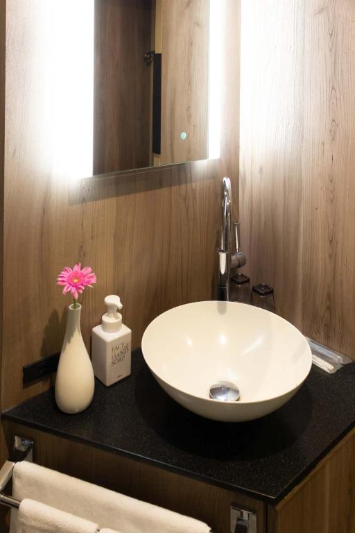 Bathroom, Hotel Massimo Mishima in Gotemba