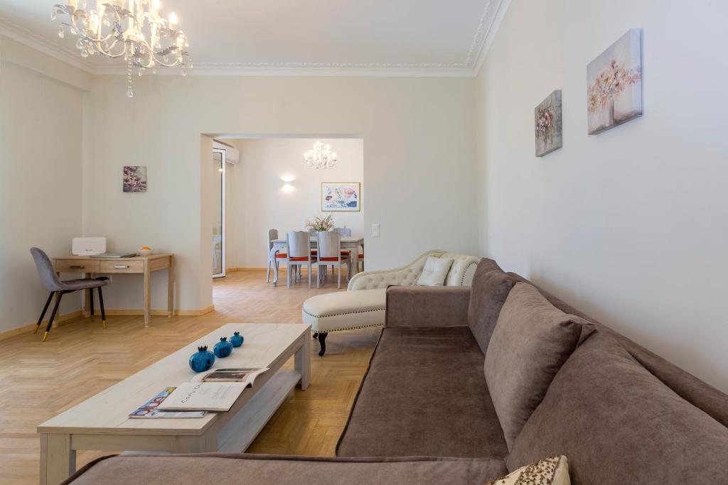 The Bright Suite, Korfu