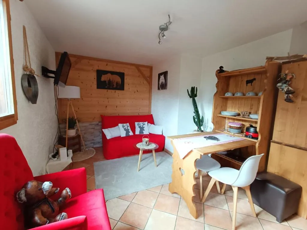 Appartement avec terrasse et parking Privé，位于Aigueblanche的酒店