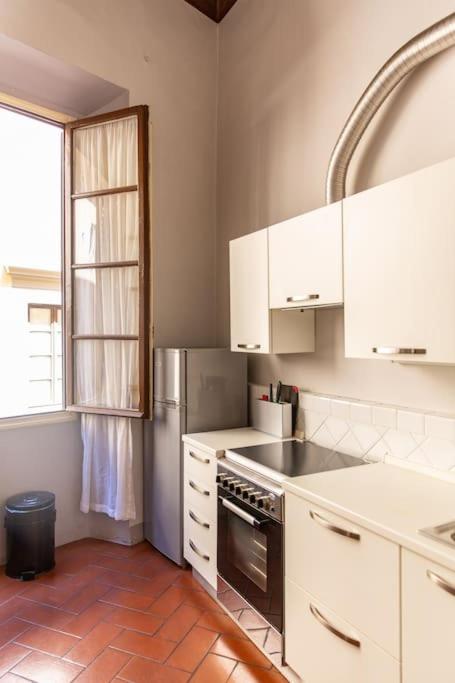 Elegant Apartment Near Piazza Della Signoria - 5