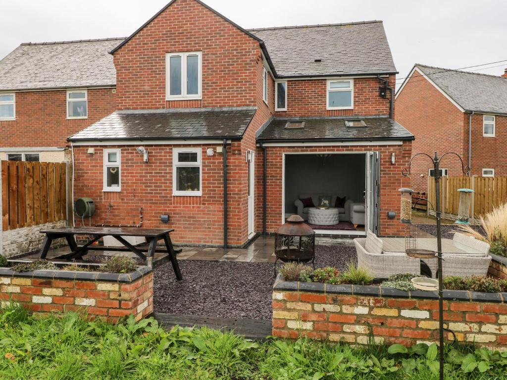 9 Pilgrims Way, Roch