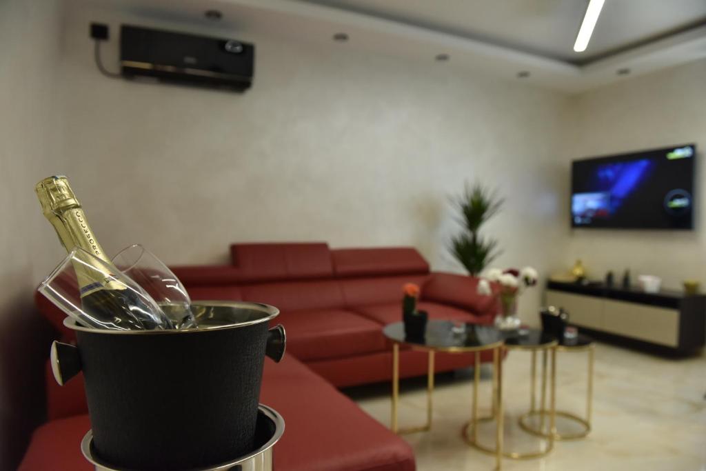 FINE STORY LUX apartment Belgrade - JACUZZI & WiFi & NETFLIX & Mini BAR - 5