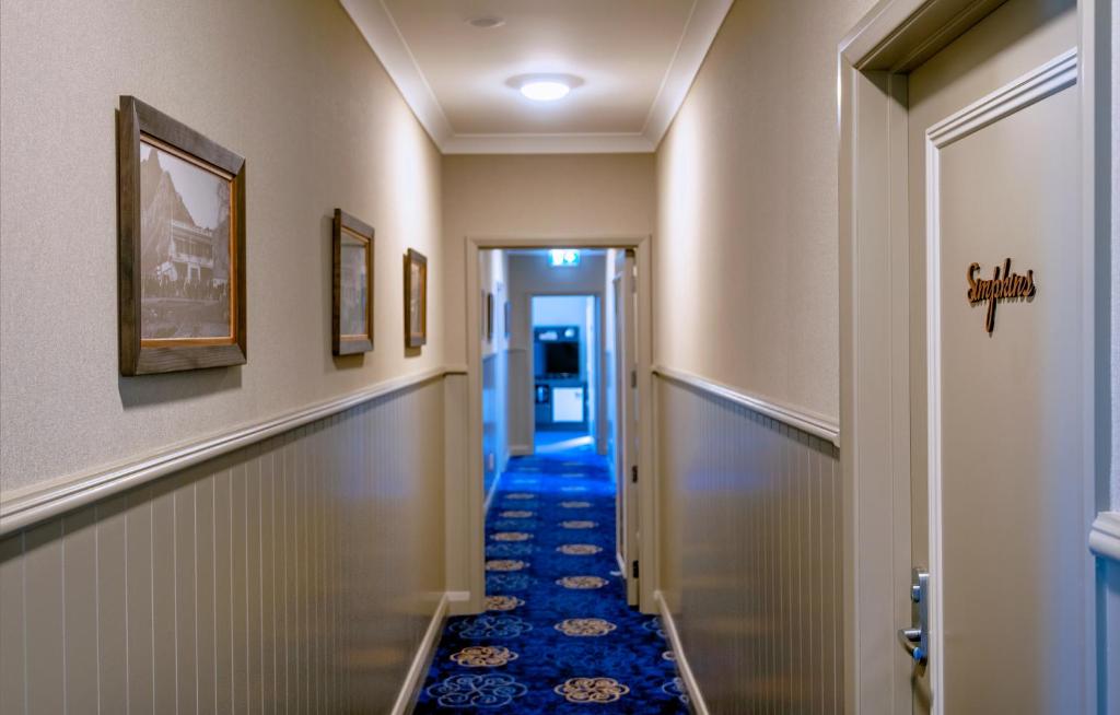 The Com Plex Motel photo