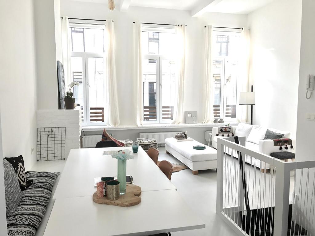 Bright City Design House! 4