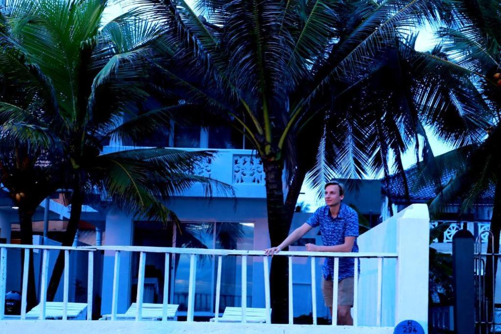 Shenora Beach Resort — Hotel in Hikkaduwa