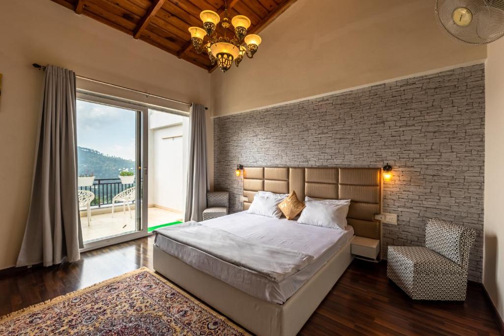 The Ultimate Escape l Lake View 4 BR Penthouse by Roamhome photo