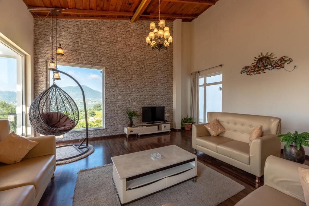 The Ultimate Escape l Lake View 4 BR Penthouse by Roamhome — Hotel in Nainital