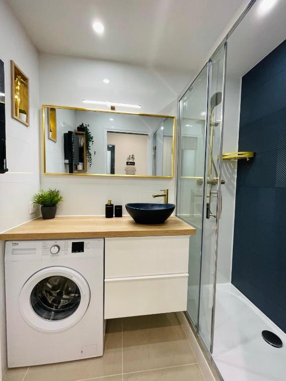 Grand studio en centre ville et à 50 mètres du port, climatisé - 4