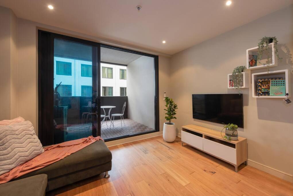 The Cornerstone- Lovely 1 bedroom apartment — Hotel in Melbourne