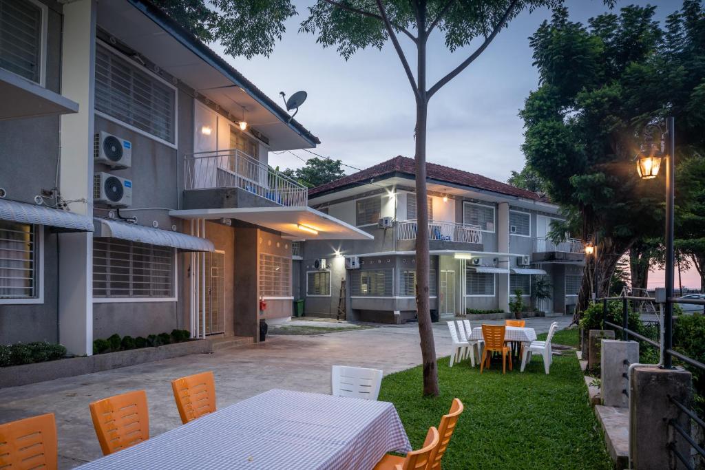 18 guests Seaside Private Terrace, Tg Bungah — Hotel in Penang