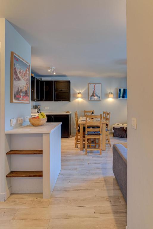 Apartment Fermes du Montenvers B2, Alpes Agency, Central Chamonix, Sleeps 4-5 - 2