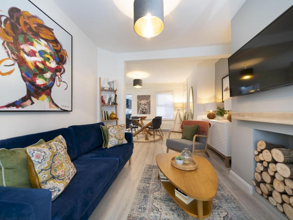 Pass the Keys 58 LW Ave Stunning 2BR Terrace Top Location Lots Nearby, Belfast