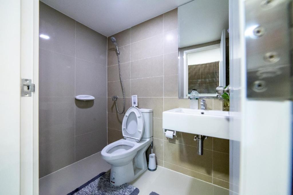 3BRs Townhouse near BigCCentre/Int.School photo