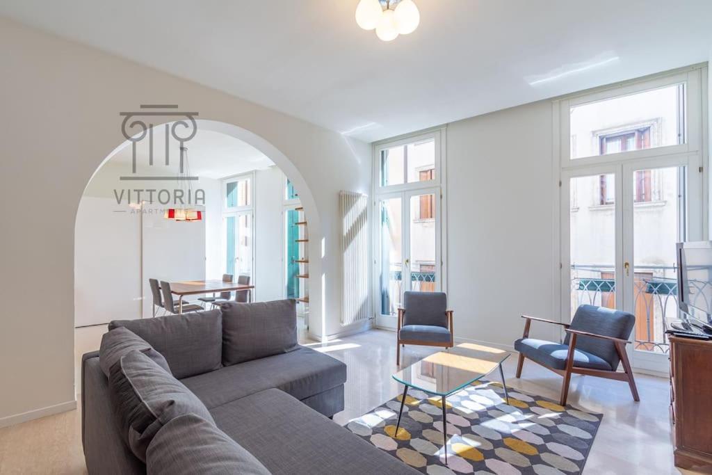 Vittoria Apartments Contrà G. De Proti, 8 Apartment in Vicenza Italy)