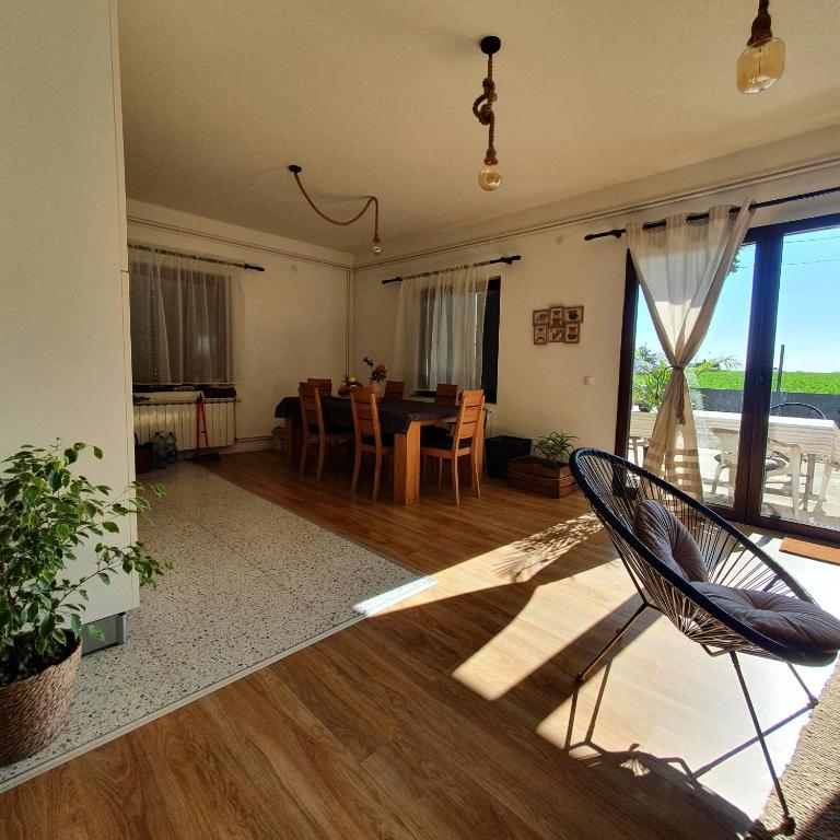 Che Private Rooms Banovci, Novi Banovci