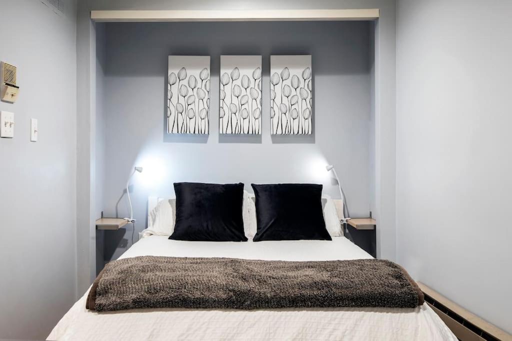Tel Hill N Beach Studio, Modern, Office Ready, NCS