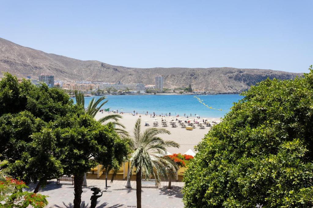 Seafront studio with beach view in the center of Los Cristianos, Los Cristianos