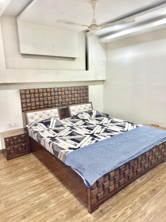 1 Deluxe & Spacious Master Bedroom with attached Washroom & Bathtub in