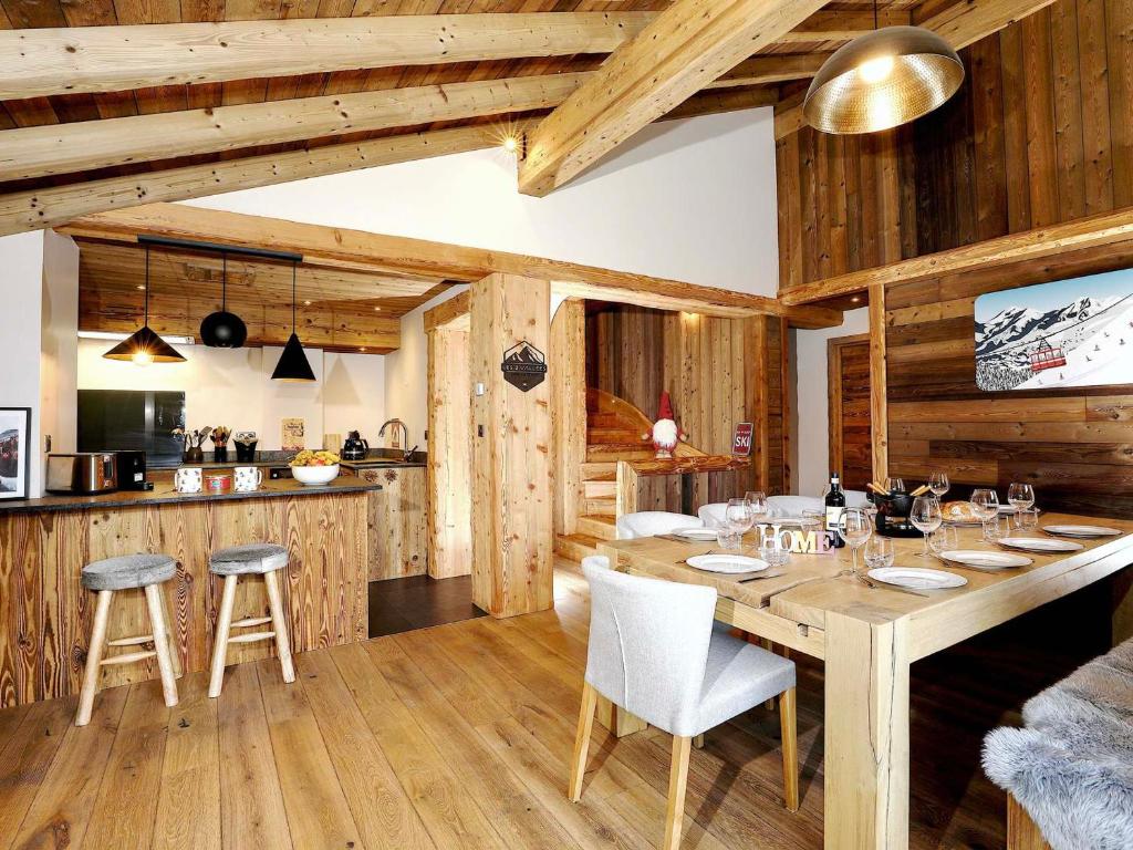 Chalet raffiné à La Tania, Courchevel - 10/12 pers, spa, sauna, billard, ski-in/ski-out - FR-1-575-20, Courchevel