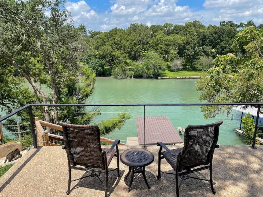 Lakeside Escape, McQueeney