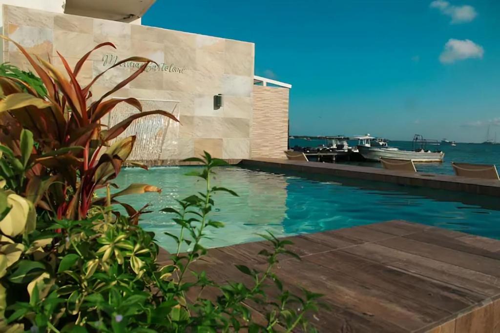 Bartolome Oceanfront Suites - 5