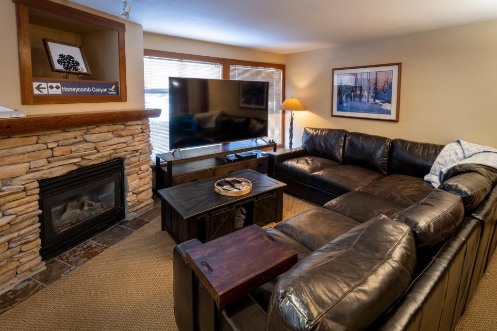 3205 - Two Bedroom Standard Powderhorn Lodge condo, Solitude