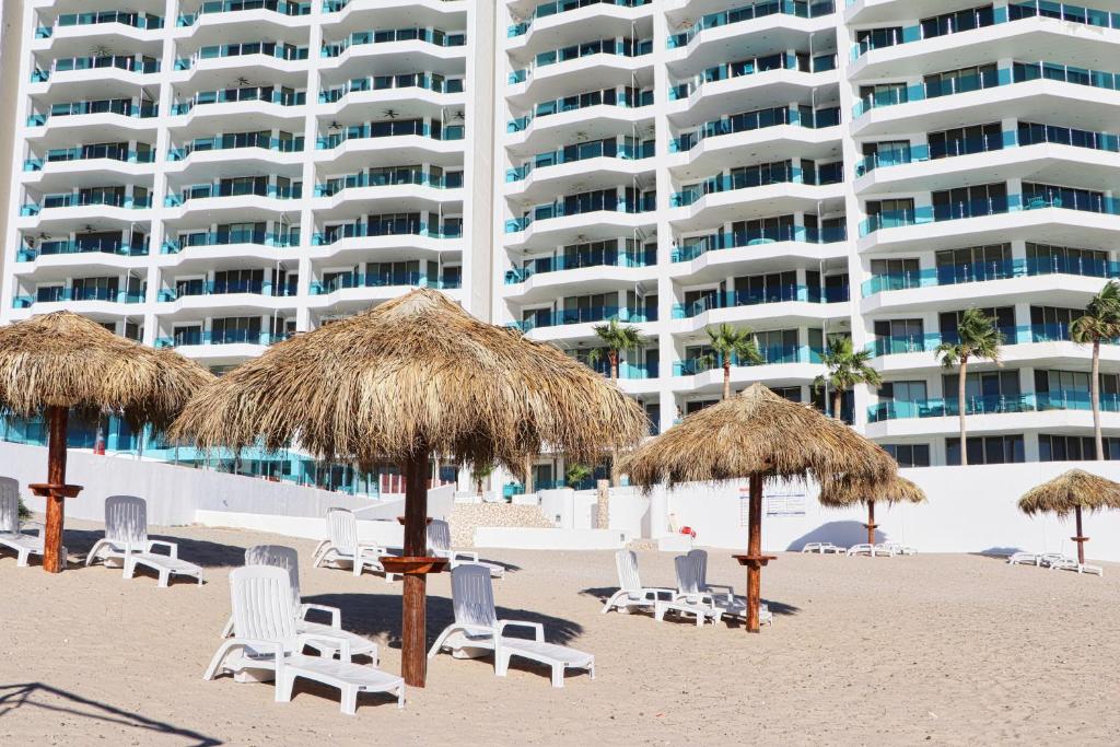 Esmeralda Beach Resort — Hotel in Puerto Penasco
