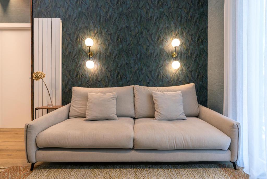 BIG 4 ROOMS in a Centric Home Parking Included - 5