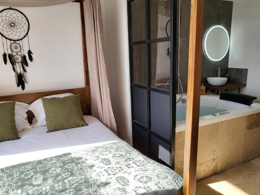 "The Love Room Bandol" Jacuzzi & Vue Mer - 3