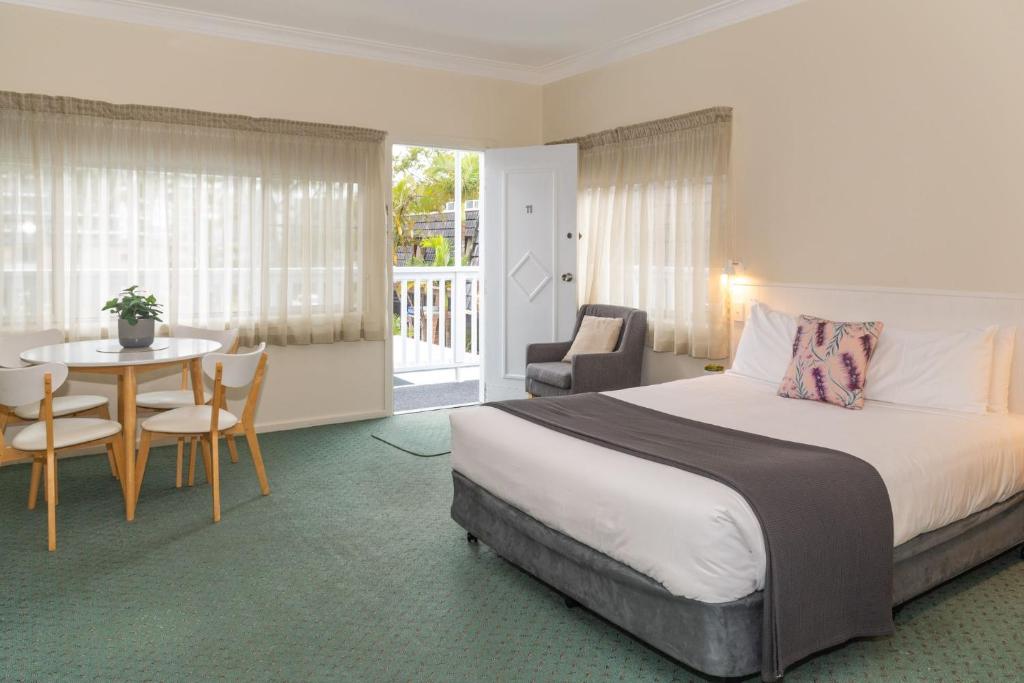 Pacific Motel 11