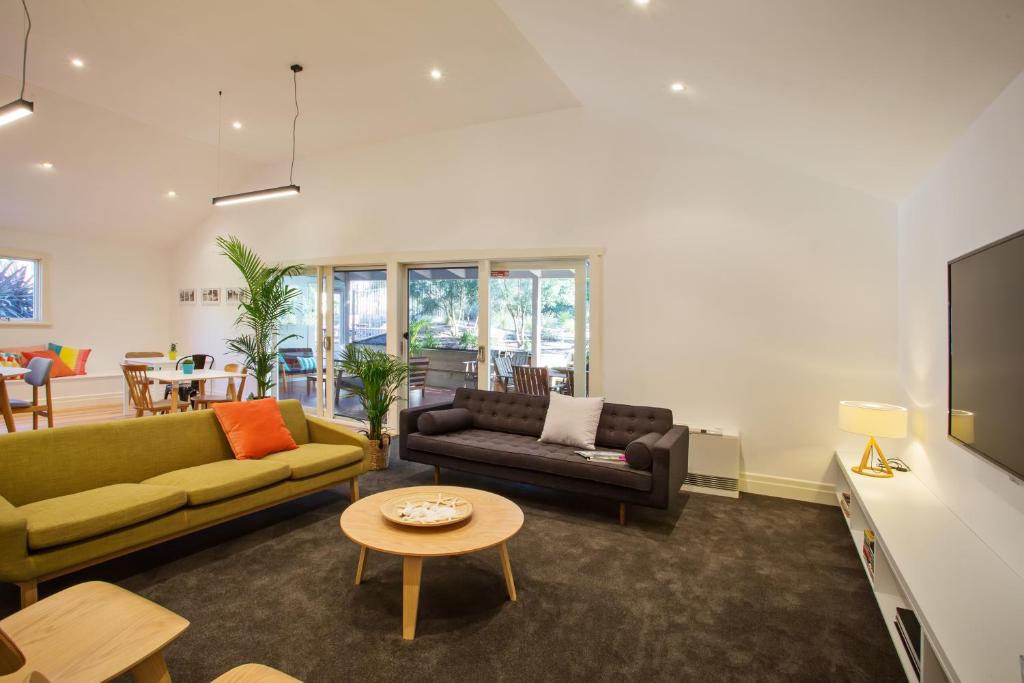 Shared lounge/TV area, Sunny Side Up Bed and Breakfast in Mornington Peninsula